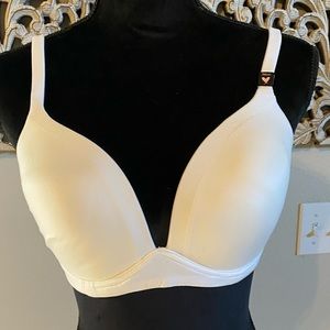 Victoria’s Secret wire free bra